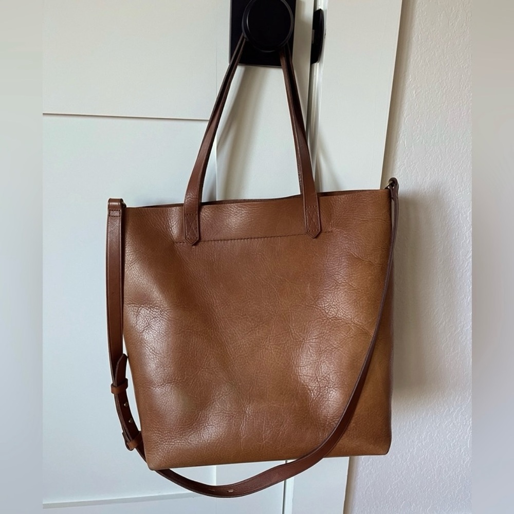 Madewell Medium Transport Tote in English Saddle